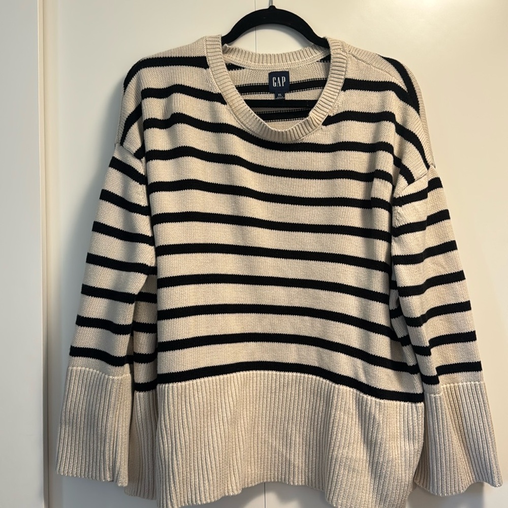 Gap sweater